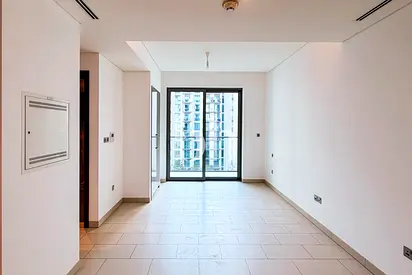 Up to 6 cheques | Unfurnished |Balcony and Parking