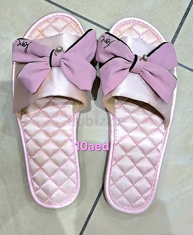Light Pink Bow Slip-On Quilted Slippers, Size Not Specified
