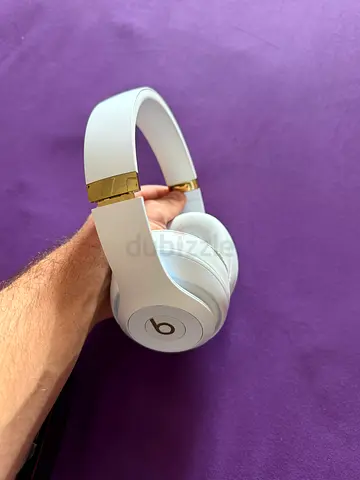 White Beats over-ear wireless headphones - used, good condition