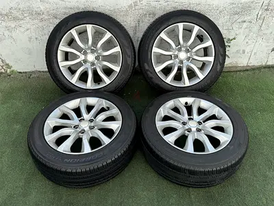 4x Original 20” Range Rover wheels and Pirelli Tyres