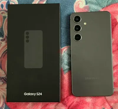 Samsung Galaxy S24 - Super Neat n Clean 10/10 with Box  Cable