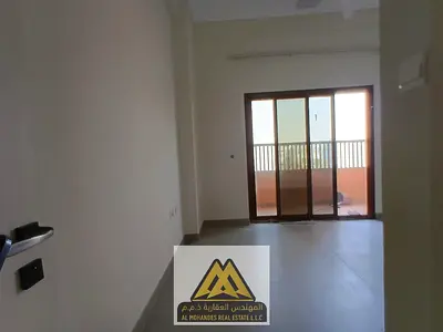 غرفتان وصالة غرفتا نوم ماستر 3 حمامات بلكونتان تكييف مركزي غاز مركزي غرفة غسيل خزائن حائط