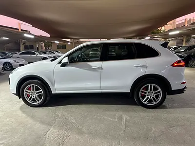 2016 Porsche CAYENNE — миниатюра 3