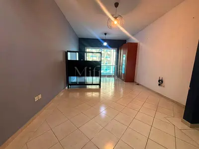 Spacious Studio | Furnished | Vacant