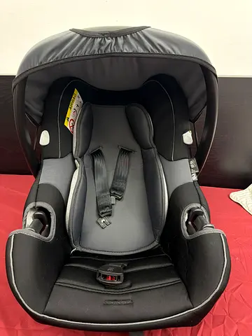Mothercare Infant car seat — rear-facing baby car seat with canopy (good condition)