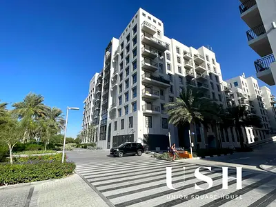 Well Maintained 2 BR | Pool View | Key-in-Hand