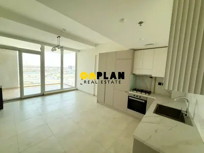 Bright Studio + Balcony | Boulevard Facing | Immediate Availability