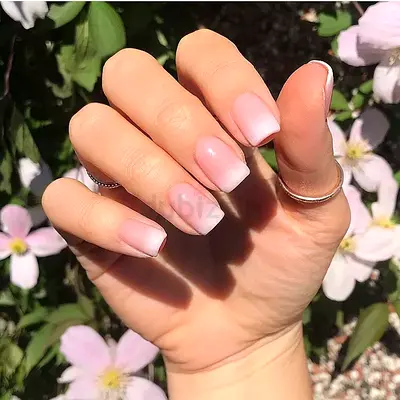Natural pink ombré press-on nails