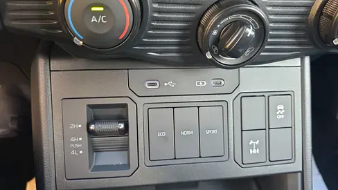 2026 Toyota HILUX 照片 18