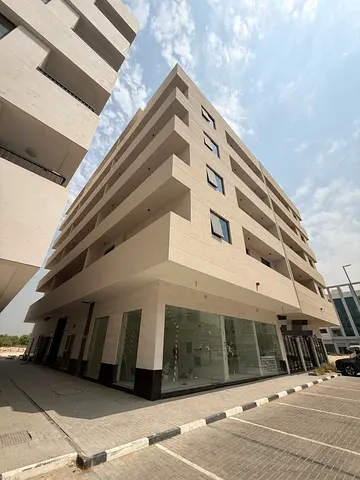 🏢 للبيع | بناية استثمارية مميزة – الشارقة / مويلح – الفلاح الجديدة 📍 موقع استراتيجي ومميز بالقرب من شارع الشيخ محمد بن زايد وشارع المطار مع سهولة ال