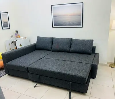 Comfortable Seating Area: Designed for comfortable everyday sitting and relaxation. Available in Le