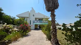 Distinguished Villa with an Adjacent Plot for Sale in a Prime Location – Al Tarfa, Sharjah