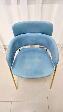 Bedroom velvet chair for sale aed 120