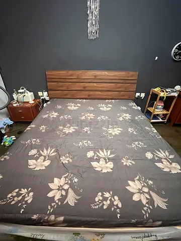 King Size bed with hydraulic storage and 2 side tables and Vanity Dresser