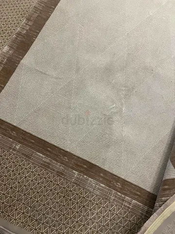 Luxury Area Rug 200 × 300 cm – Like New