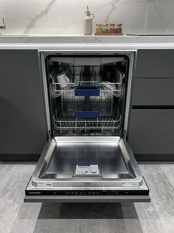 Siemens Built-In 3-Rack Dishwasher – Excellent Condition | Premium German Engineering
