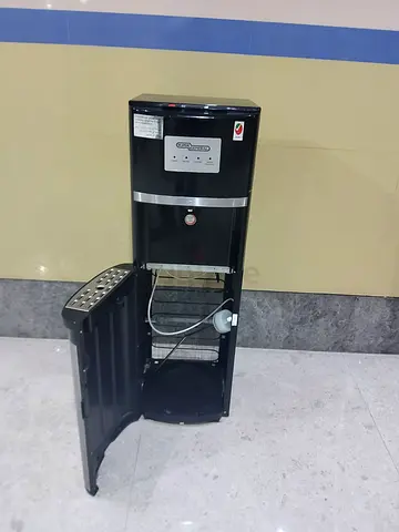 Bottom load water dispenser