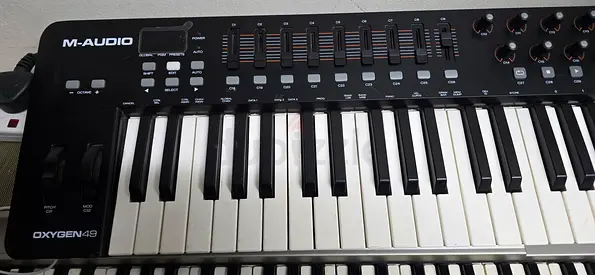 Maudio oxygen 49 midi keyboard