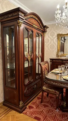 Antique-style Display Cabinet / Solid Wood with Glass Panels