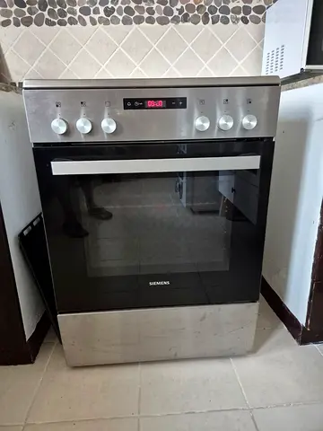 Siemens iQ300 60cm Electric Cooker with Ceramic Hob – Excellent Condition