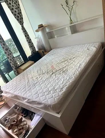 Queen Size Bed with 22inches Mattress for Sale