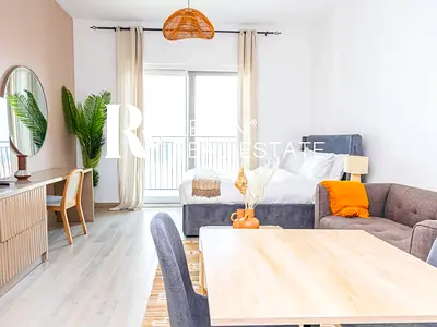 Vacant Fully Furnished Studio Ready to Move