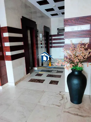 HUGE 1BHK APARTMENT IN MUHAISNAH 4 IN 48K WITH 2BATH AND PARKING AND MAINTENANCE FREE.