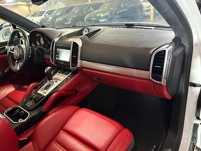 2016 Porsche CAYENNE — миниатюра 18
