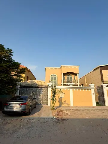 🏠 Villa for rent in Al Muwaihat 1 | 5 master bedrooms, majlis, living room, and maid's room | Spacious yard | AED 105,000