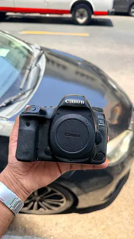Canon EOS 5d mark iv Body Only low shutter count