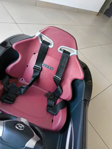 Baby car seat / infant carrier (used) - sturdy 3-point harness without remote control