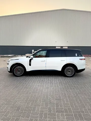 صورة 9 لـ 2025 LYNK & CO 900