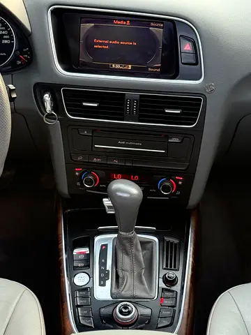 2011 AUDI Q5 photo 8