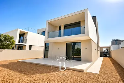 Brand New Corner Villa| Single Row| Ready to Move