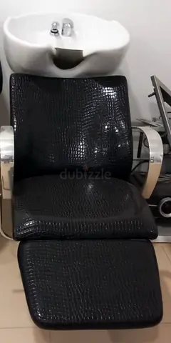Salon backwash shampoo chair with leg rest and ceramic sink