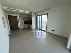 High Floor 2 Bed - Open Panaromic Creek &amp; Downtown View - Ready to Move