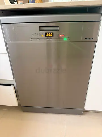 Miele freestanding stainless steel dishwasher - great working condition
