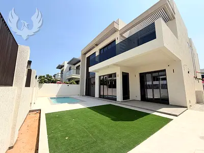 Custom Built | Modern | 4 En-suite Bedrooms