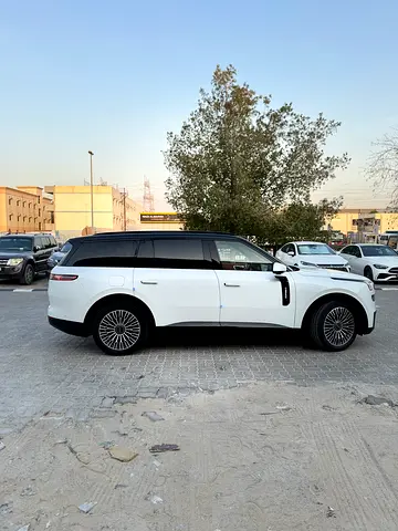 صورة 10 لـ 2025 LYNK & CO 900
