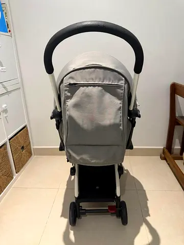 Yo-yo Lightweight compact stroller — good condition, easy fold. Mosquito net and extended sun shade