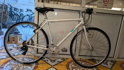 White Hybrid/City Bike - Lightweight Frame, Good Condition