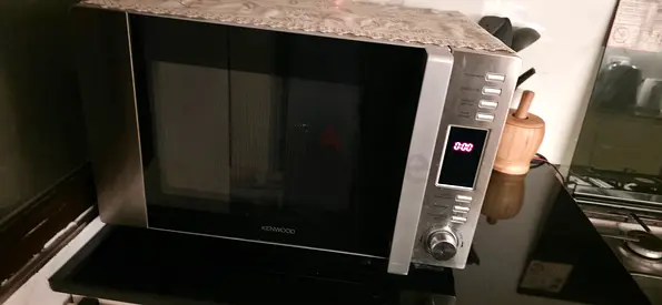 Kenwood Countertop Microwave Oven - Good Working Condition
