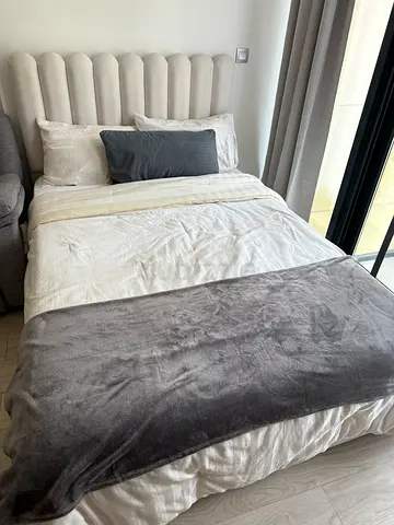 Bed + mattress