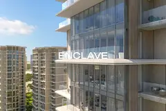 Skyline and City View | Very High Floor