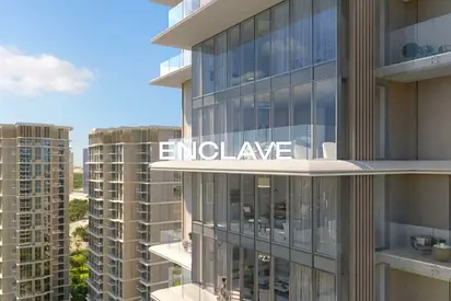 Skyline and City View | Very High Floor