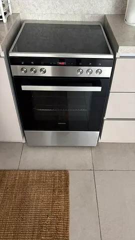 Siemens freestanding electric cooker with glass-ceramic hob - good condition