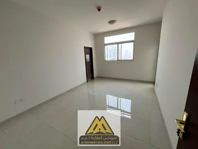 شقة غرفتان وصالة فخمة مع باركن خاص (ثاني صف كورنيش - 2 ماستر + 3 حمامات + بلكونة وإطلالة) للإيجار السنوي – الكورنيش، عجمان
