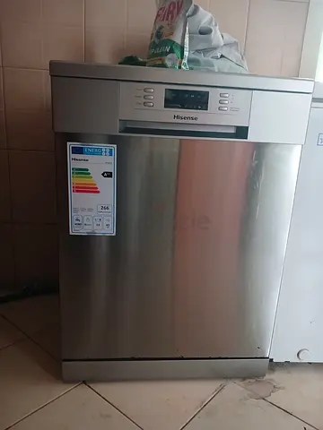 Hisense freestanding stainless steel dishwasher - good working condition