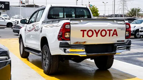 2026 Toyota HILUX — миниатюра 5