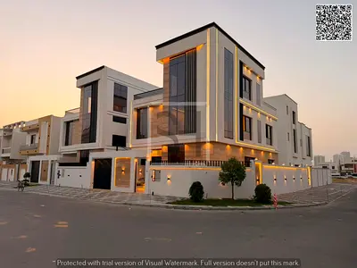 للبيع فيلا تتميز بموقع استراتيجي قريب من جميع الخدمات والمدارس والمراكز التجارية.